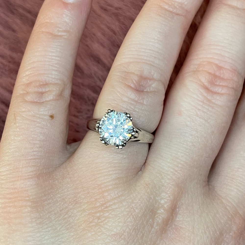 Stunning vintage Diamonique sterling Silver ring